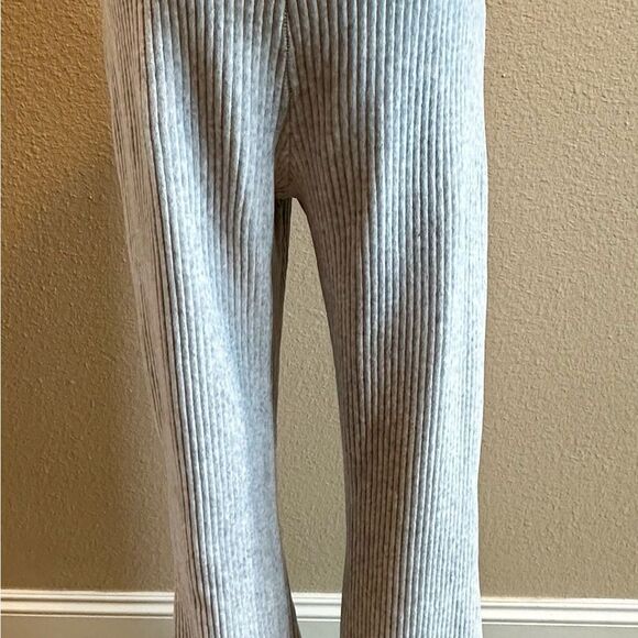 NWOT Aerie Groove on Gray Velour Ribbed High Waisted Flare Pants Size Medium - Picture 5 of 10